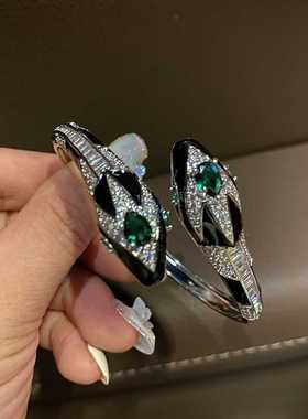黑斑灵蛇开口手镯轻奢高级感蛇形个性手饰绿眼蛇满钻小众蛇骨手