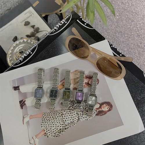 新款经典小众方形学生ins手表女复古chic文艺小巧表盘钢带表女士 - 图3