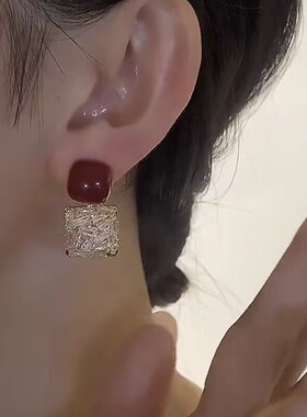 银针红色耳钉精致时尚方形满钻耳环简约设计个性耳饰秋冬新款韩国