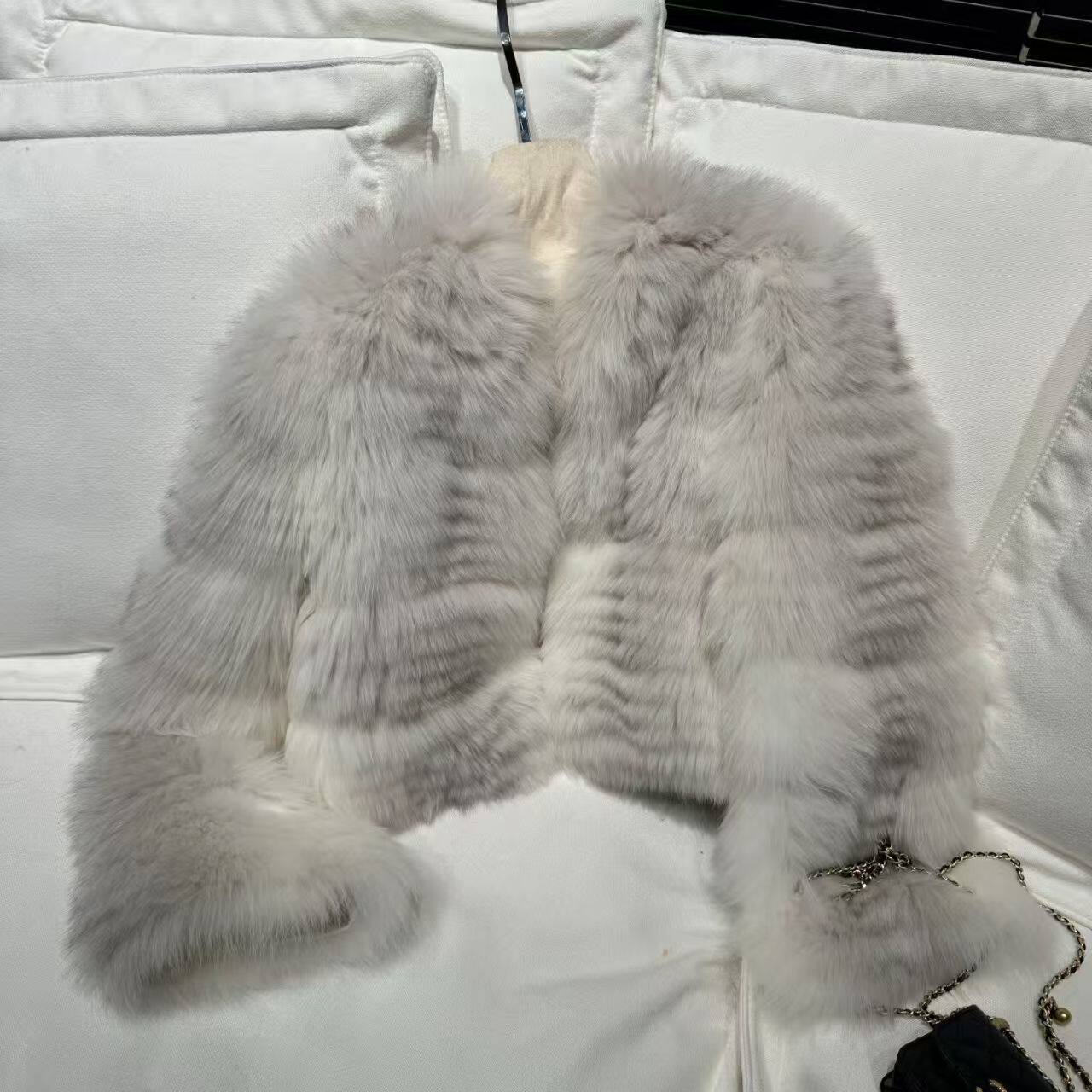 爆款银蓝狐狸毛环保皮草外套女短款横条工艺高级感洋气毛毛大衣,淘宝优惠券,粉丝福利购,淘宝优惠卷