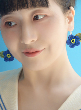 郑呱呱复古针织花朵耳环女