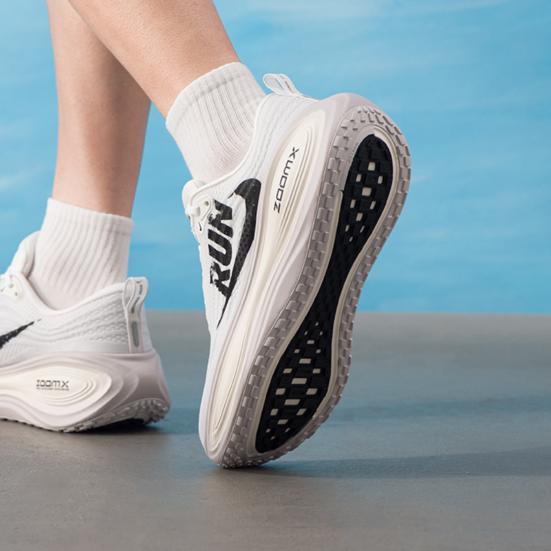 Nike耐克超级迈柔男子跑鞋正品全掌ZOOMX缓震运动鞋VOMERO PLUS - 图2