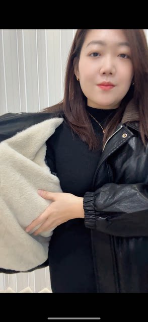 Fat mm plus size women's 2025 winter new style plus velvet liner to keep warm washed leather knitted collar leather jacket