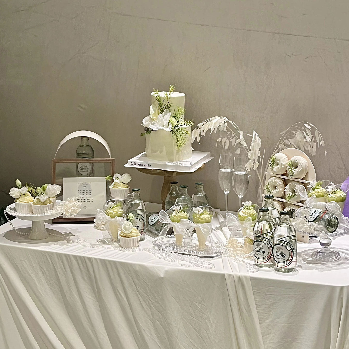 纯白氛围感订婚结婚宴甜品台蛋糕装饰仿真花摆件纸杯珍珠链配件,淘宝优惠券,粉丝福利购,淘宝优惠卷