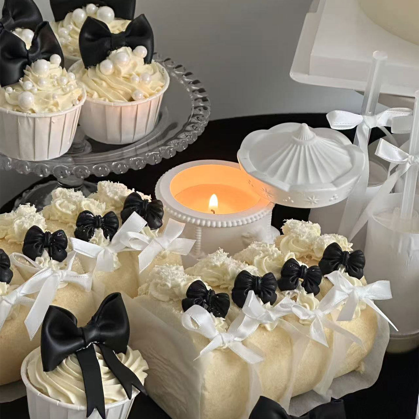 简约ins高级黑白色系茶歇甜品台蛋糕装饰蝴蝶兰鲜花蝴蝶结推推乐,淘宝优惠券,粉丝福利购,淘宝优惠卷