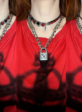 原创红黑朋克风纽扣钛钢项链