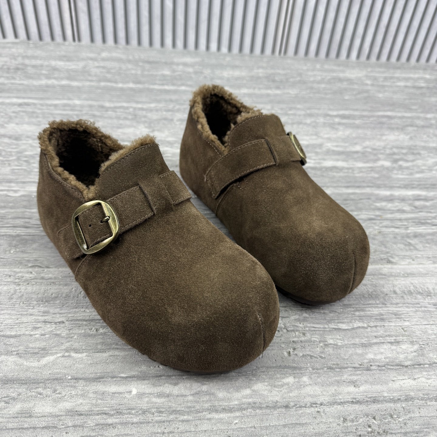 欧洲站欧货真皮女鞋2025冬季新款低跟平底加绒羊毛皮带扣豆豆鞋潮,淘宝优惠券,粉丝福利购,淘宝优惠卷