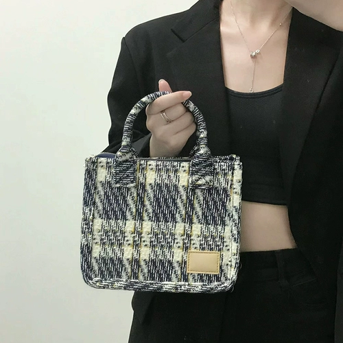 Брендовая вместительная и большая универсальная портативная сумка через плечо, коллекция 2023, популярно в интернете