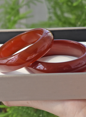 本命年中宽红玛瑙手镯女款长辈