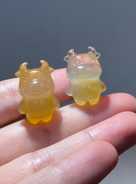 纤纤素手马料原色生肖牛玉髓项坠
