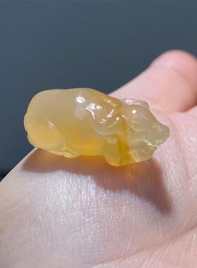 天然冰透玉髓牛项坠男女款