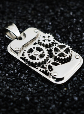 欧美钛钢机械方牌长款吊坠项链