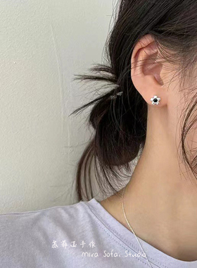 mini黑色锆石小花朵耳钉养耳洞