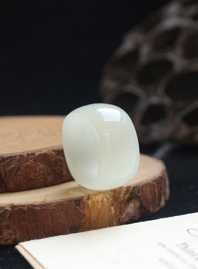 女士简约大气和田玉白玉方圆戒指