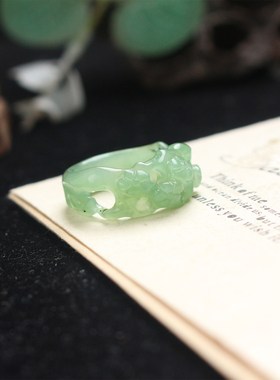 简约时尚和田玉碧玉梅花戒指