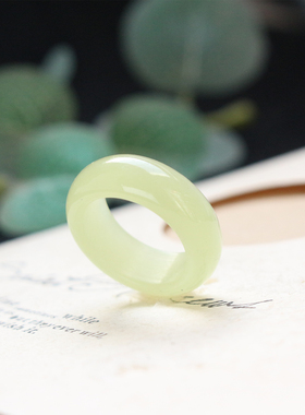 简约时尚和田玉黄口料圆戒指