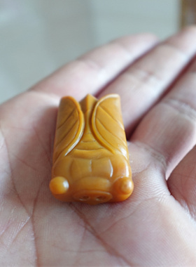 天然黄蜡石玉蝉吊坠一鸣惊人