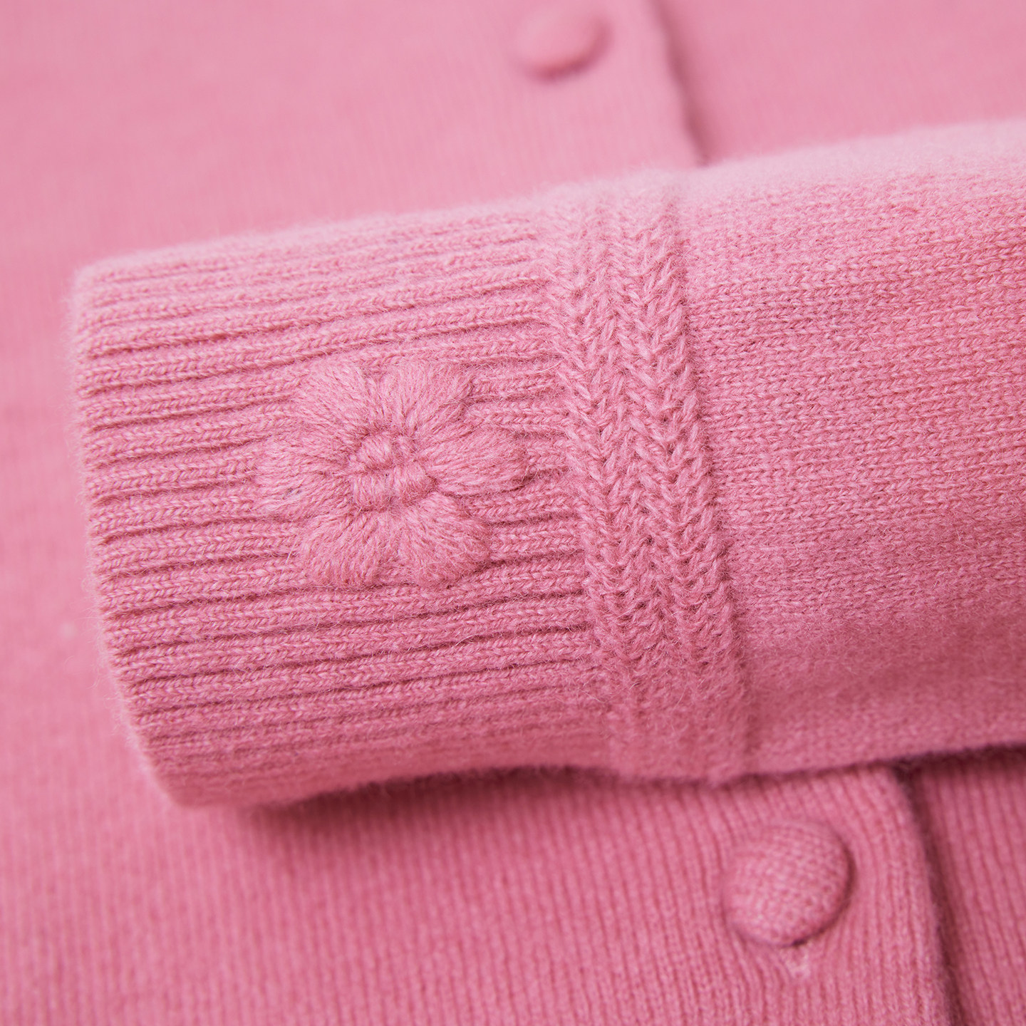 皮皮狗25秋冬新款圆领纯羊绒开衫女纽扣针织外套袖口绣花商场同款,淘宝优惠券,粉丝福利购,淘宝优惠卷