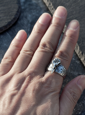 乌鸦戒指男士复古食指戒钛钢手饰