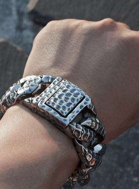 霸气蟒纹手链男个性宽版钛钢手饰