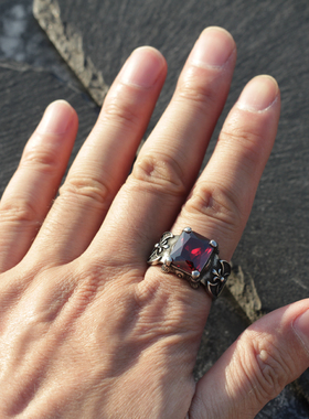 哥特红宝石戒指嘻哈钛钢百搭单身