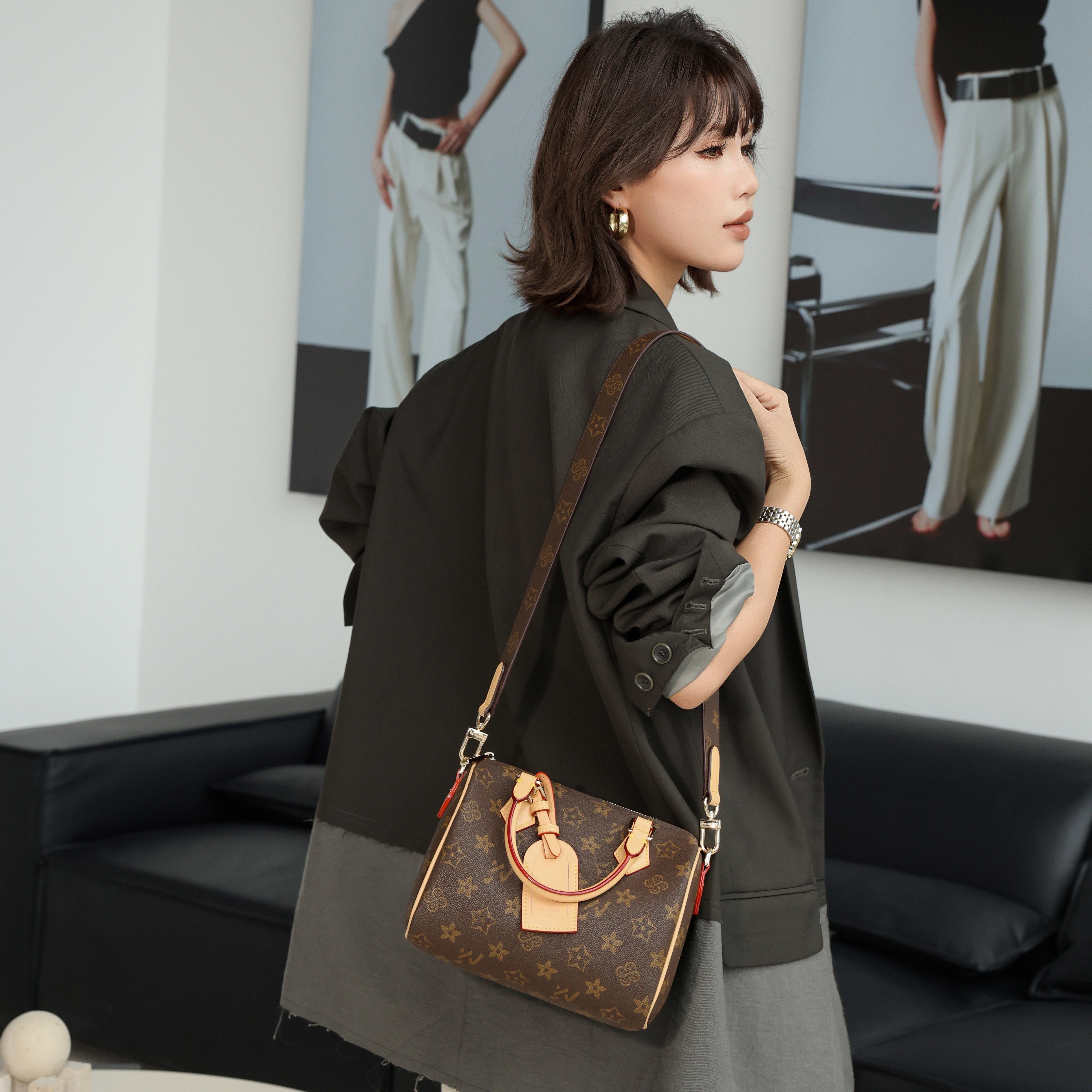 原创轻奢老花枕头包女包2026新款高品质波士顿包时尚洋气百搭单肩,淘宝优惠券,粉丝福利购,淘宝优惠卷