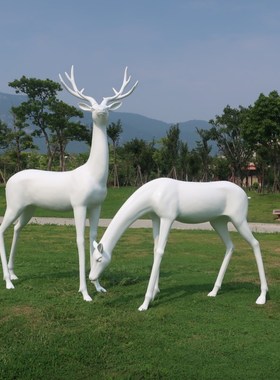 白色鹿摆件营销中心草坪婚庆装饰