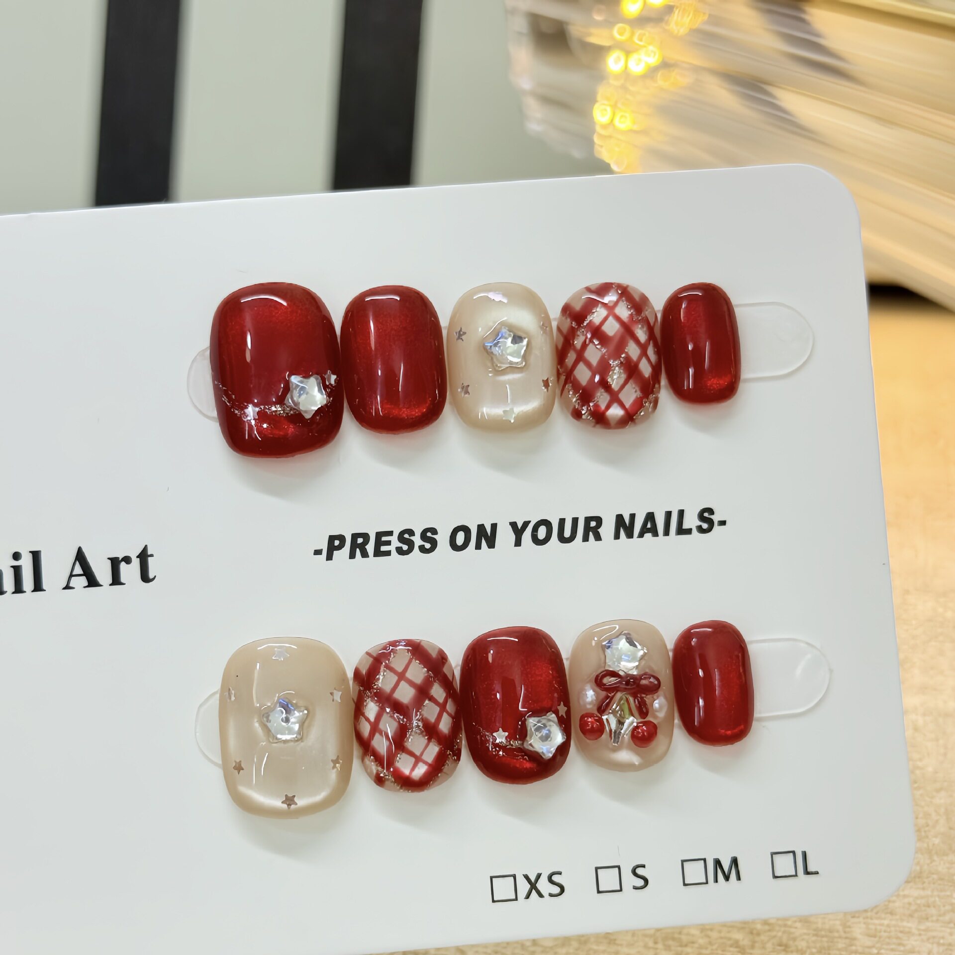 酒红甜格小香风格纹爆闪猫眼穿戴甲新年显白气质氛围感喜庆美甲 - 图2