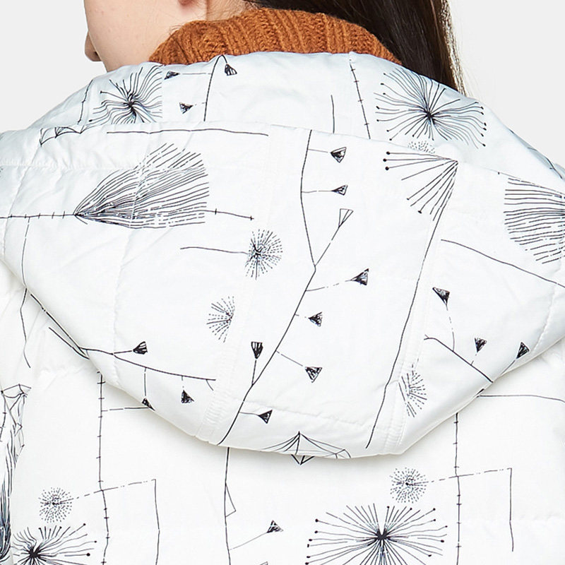  艾格银座羽绒服