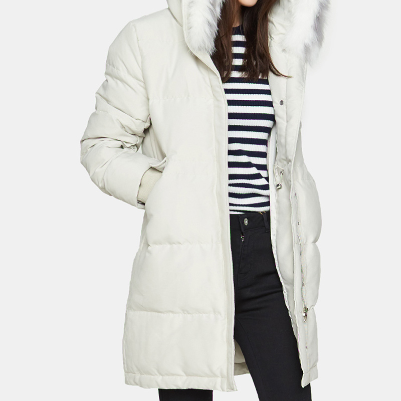  艾格银座羽绒服