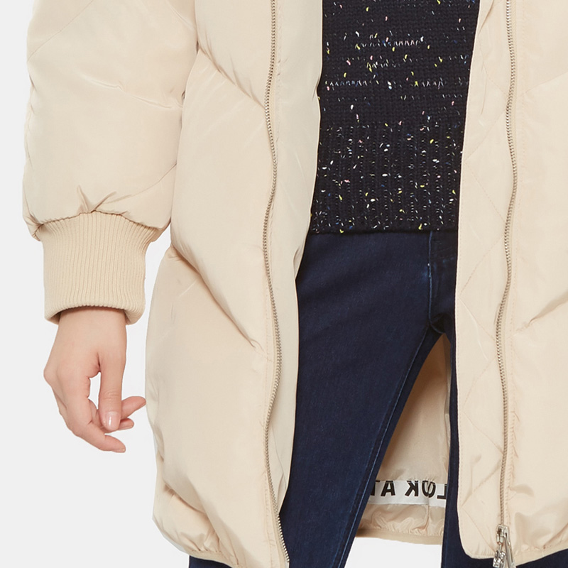  艾格银座羽绒服