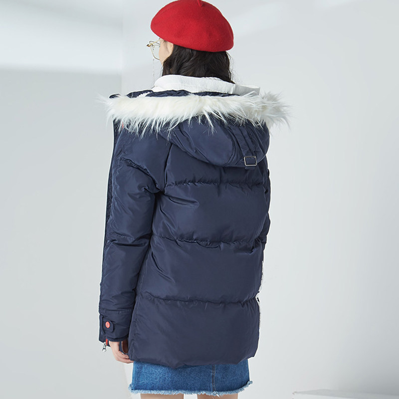  艾格银座羽绒服