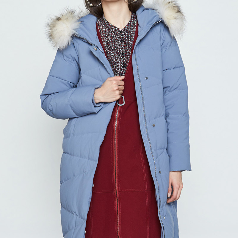  艾格银座羽绒服