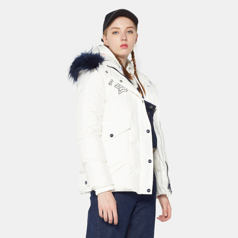  艾格银座羽绒服