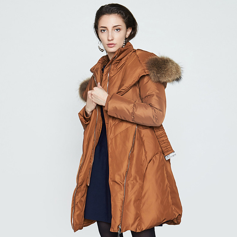  艾格银座羽绒服