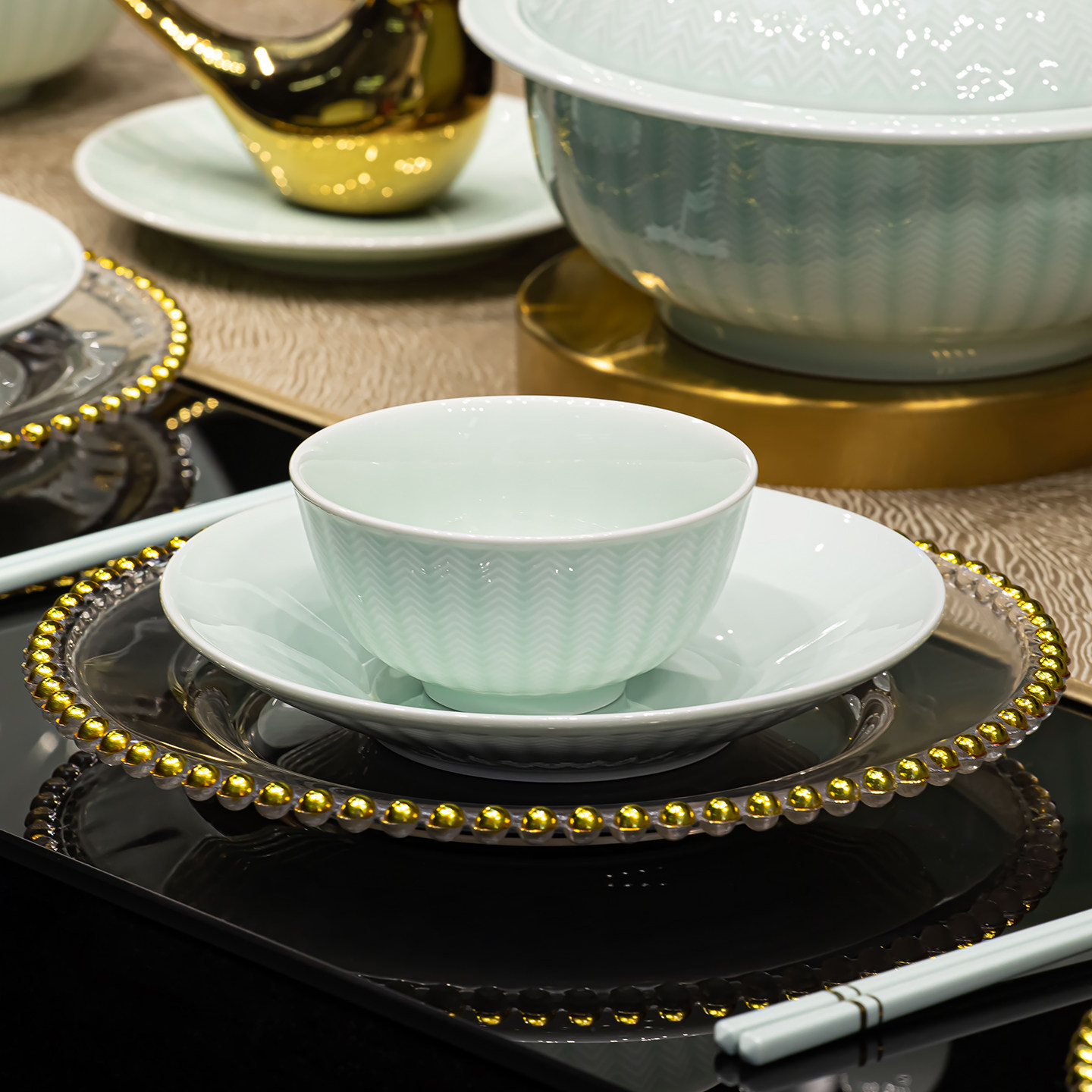 釉下彩青瓷碗碟套装家用2025新款景德镇餐具套装高档礼盒乔迁新居