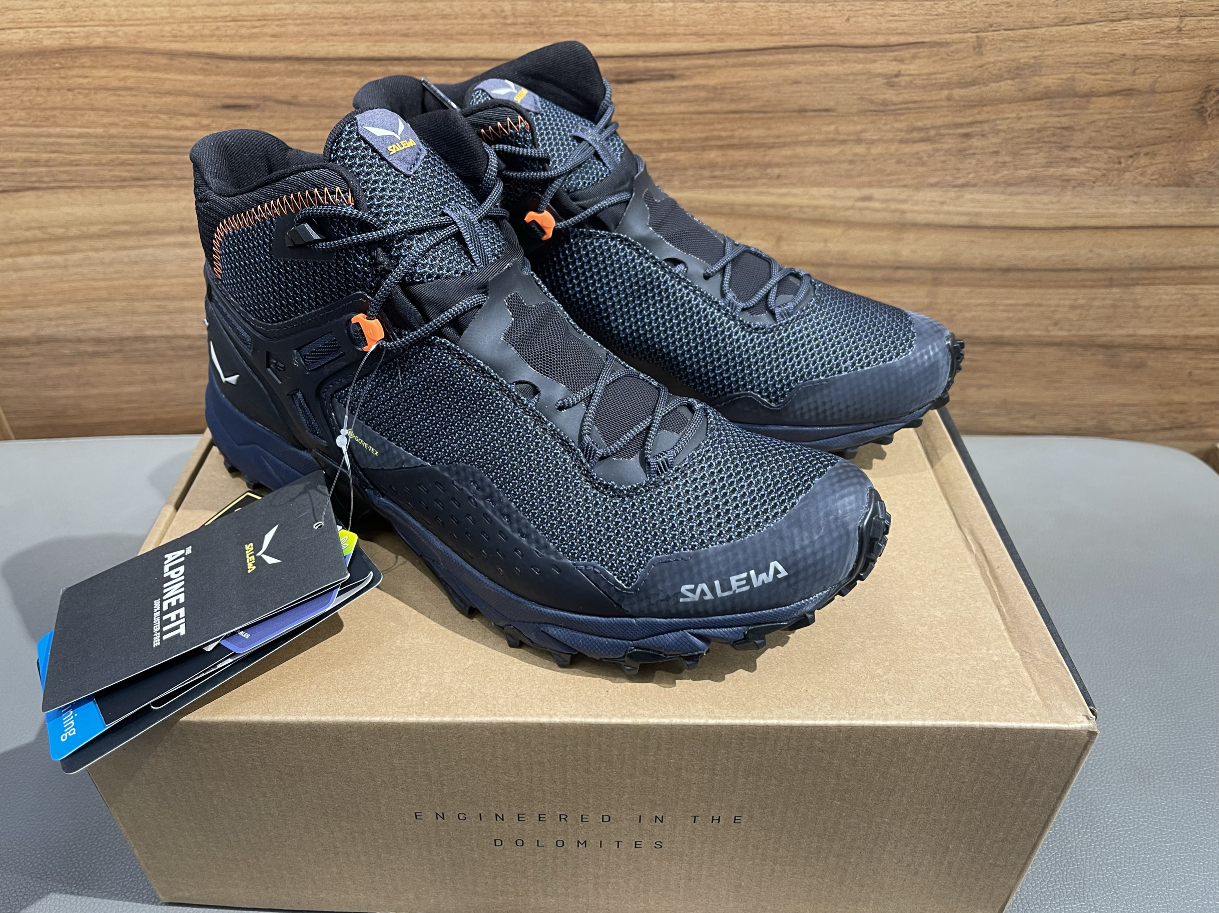 Salewa沙乐华户外越野鞋男防滑耐磨超轻型防水透气爬山运动徒步鞋 - 图1