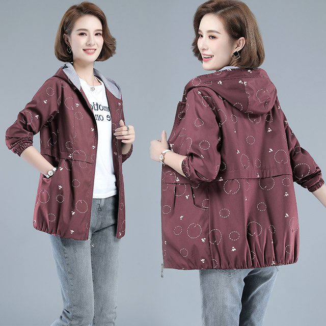 2025 spring and autumn new style coats for middle-aged and elderly women, loose, western style, large size mother's wear, pure cotton windbreaker, women's polka-dot tops