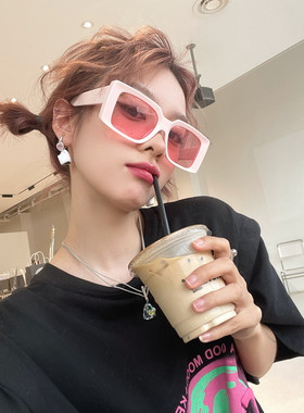粉嫩色鬼马少女太阳镜显脸小墨镜