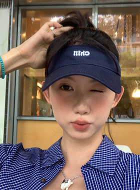 简约百搭小字母刺绣红色空顶帽女