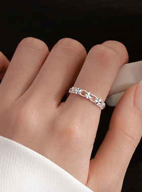 今饰有约车花幸运四叶草戒指女