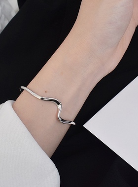 今饰有约简约女纯银手镯