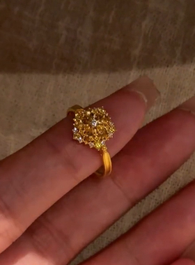 今饰有约闪闪发光雪花细闪戒指