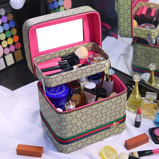 大牌化妆包女2025新款高端大容量便携式外出化妆品收纳盒箱带镜子