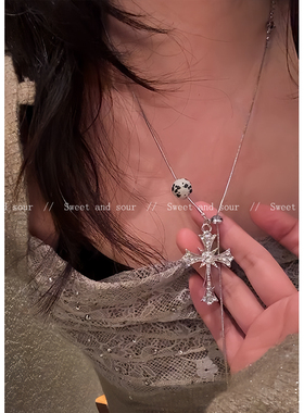 甜酷十字架辣妹项链小众设计感高级卫衣链抽拉可调个性毛衣锁骨链