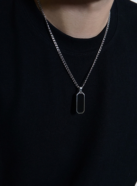 简约黑色无事牌项链男长款百搭时尚装饰钛钢不掉色复古吊坠配饰潮