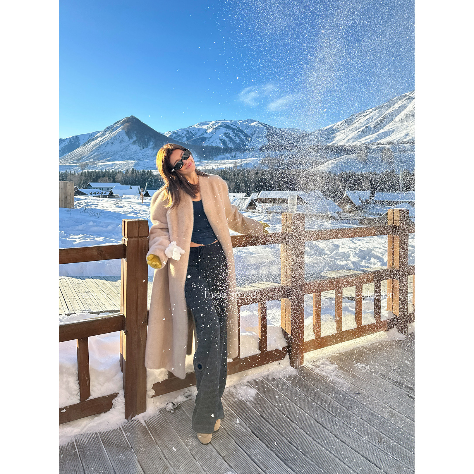 THREE GOOOD殷三吉 雪境奢调 高级感V领中长款环保毛仿皮草外套 - 图1