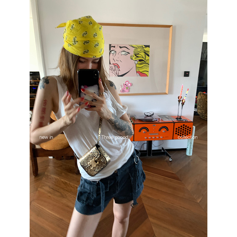 THREE GOOOD殷三吉 失序之美 莱赛尔不规则露肩短袖T恤 - 图0