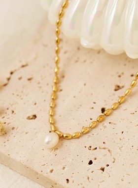 2024新款法式珍珠米珠项链跨境欧美风钛钢镀金百搭饰品配饰防过敏