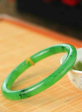 碧玉手镯俄罗斯老坑料菠菜绿手镯